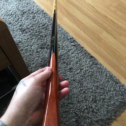 Ronnie O’Sullivan 3/4 snooker cue smart extender comparable comes with a plastic tube case.
