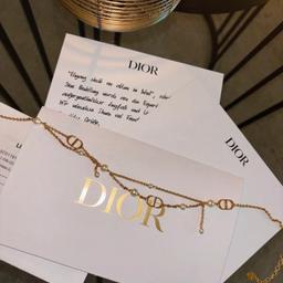 DIOR Halskette in Gold 
Kaum getragen wie neu 
Rechnung vorhanden 
Neupreis: 620€ 


Nur per Lieferung &‘ per direkt Überweisung 🦋
