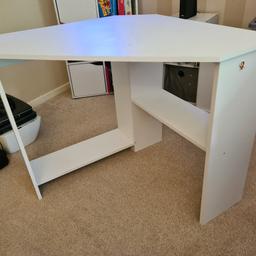 white corner computer table. almost perfect condition. welcome to offers.