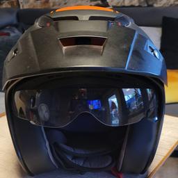Chopper Helm sehr selten getragen in schwarz matt/ Orange matt Größe S von MTR mit E prüfnummer. Sonnenschutz am Helm abnehmbar und Piloten Visier getönt. Sehr selten getragen. Versand möglich oder Abholung. PayPal vorhanden