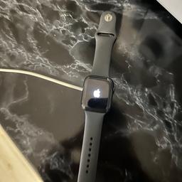 Apple Watch 7 GPS+Cellular, 45 mm mit Sport Band regular, mitternacht

Gebrauchsspuren einen  Kratzer am Glas
Voll funktionstüchtig
Selten gebraucht
Verkauf, da nicht mehr benötigt