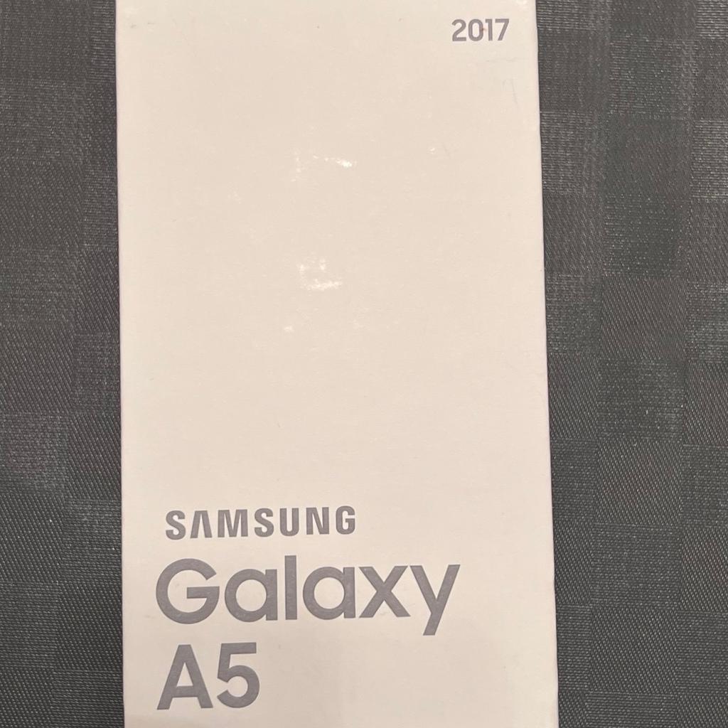Gebe ein sehr gut erhaltenes und funktionsfähiges Samsung Galaxy Handy ab. Enthält integrierten SD-Port zur Erweiterung der Speicherkapazität