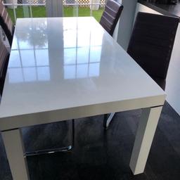 White gloss table-5ft x 3ft  and four 
purple & chrome chairs
Good condition