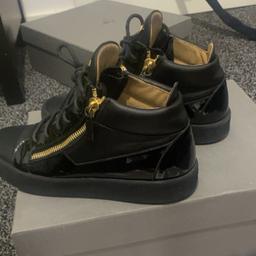 Black & Gold Giuseppe Zanotti’s.They have only been worn once and are in good condition.They come with the box and They’re size 7.