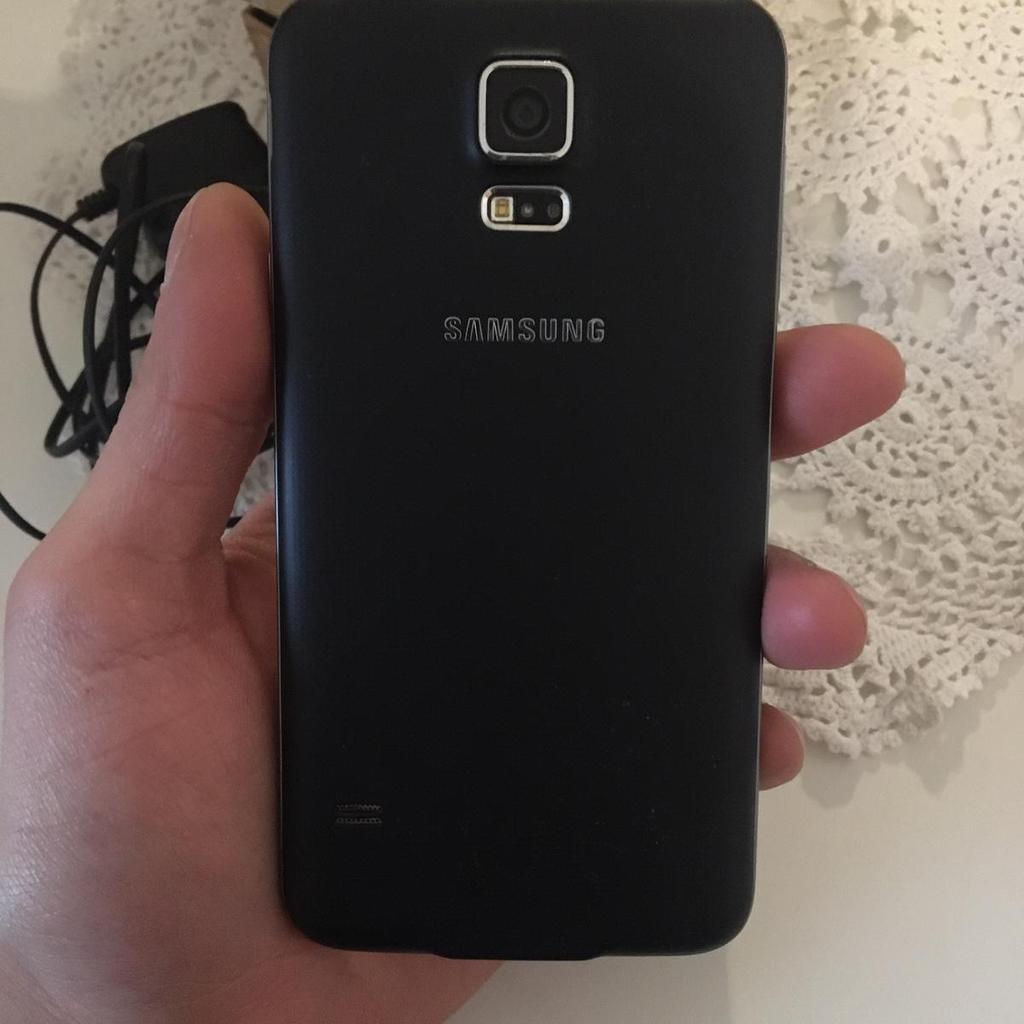 Zum Verkauf steht ein Samsung Galaxy S5 Neo der in einem sehr guten Zustand man könnte sagen es sie aus wie neu. Das Handy funktioniert einwandfrei. Es hat 16 GB und der Akku ist sehr gut.
Bei Interesse können sie sich jederzeit bei mir melden: VB

0176 82 961 808