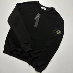 Stone Island Sweater Sweatshirt neu mit Etikett in der Farbe schwarz abzugeben 
Größe M 

Lg