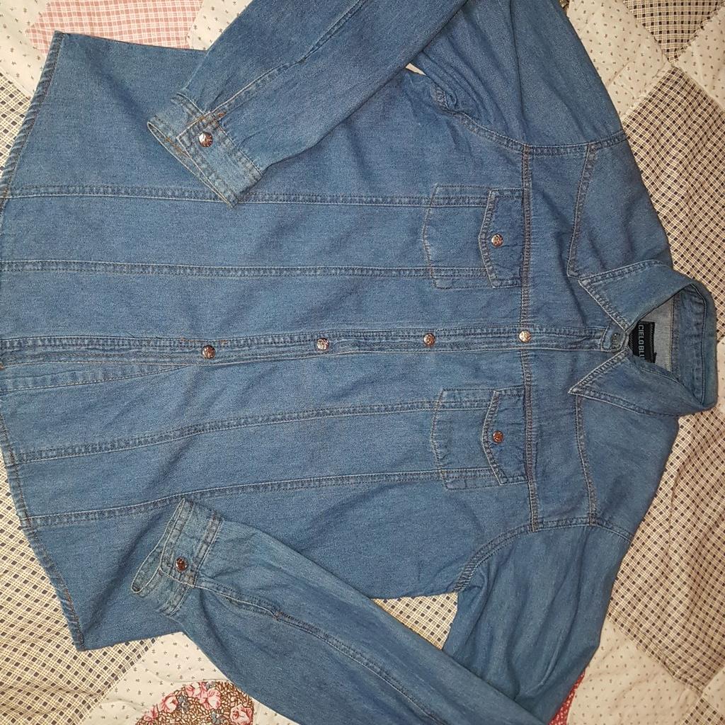 Camicia in jeans, tg. M / L, colore blu, bottoni in metallo, marca Cielo blu, in buoni condizioni.
Guarda anche gli altri miei annunci e risparmia sulle spese di spedizione.
#camicia #camicetta #donna #ragazza #jeans #denim #blu #azzurro #cotone #vintage