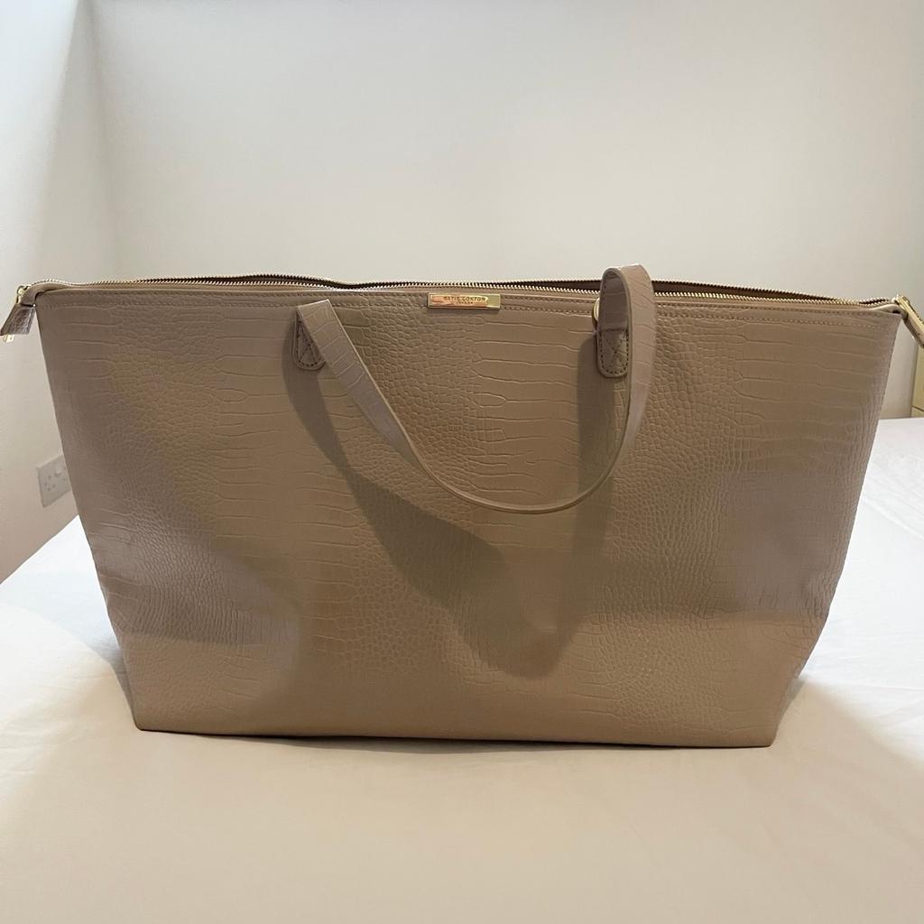 Authentic & stylish Katie Loxton London
Weekend bag
New without tags
Offers welcome