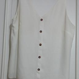 Wallis Ladies ivory blouse size 18 petite . buttons don't open on front. collection willenhall wv12 area