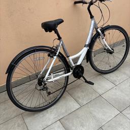 This is a lovely bike it’s adults bikes the wheels are size 28 fits any person all in good condition all working gears,breaks,tires. Ready to run