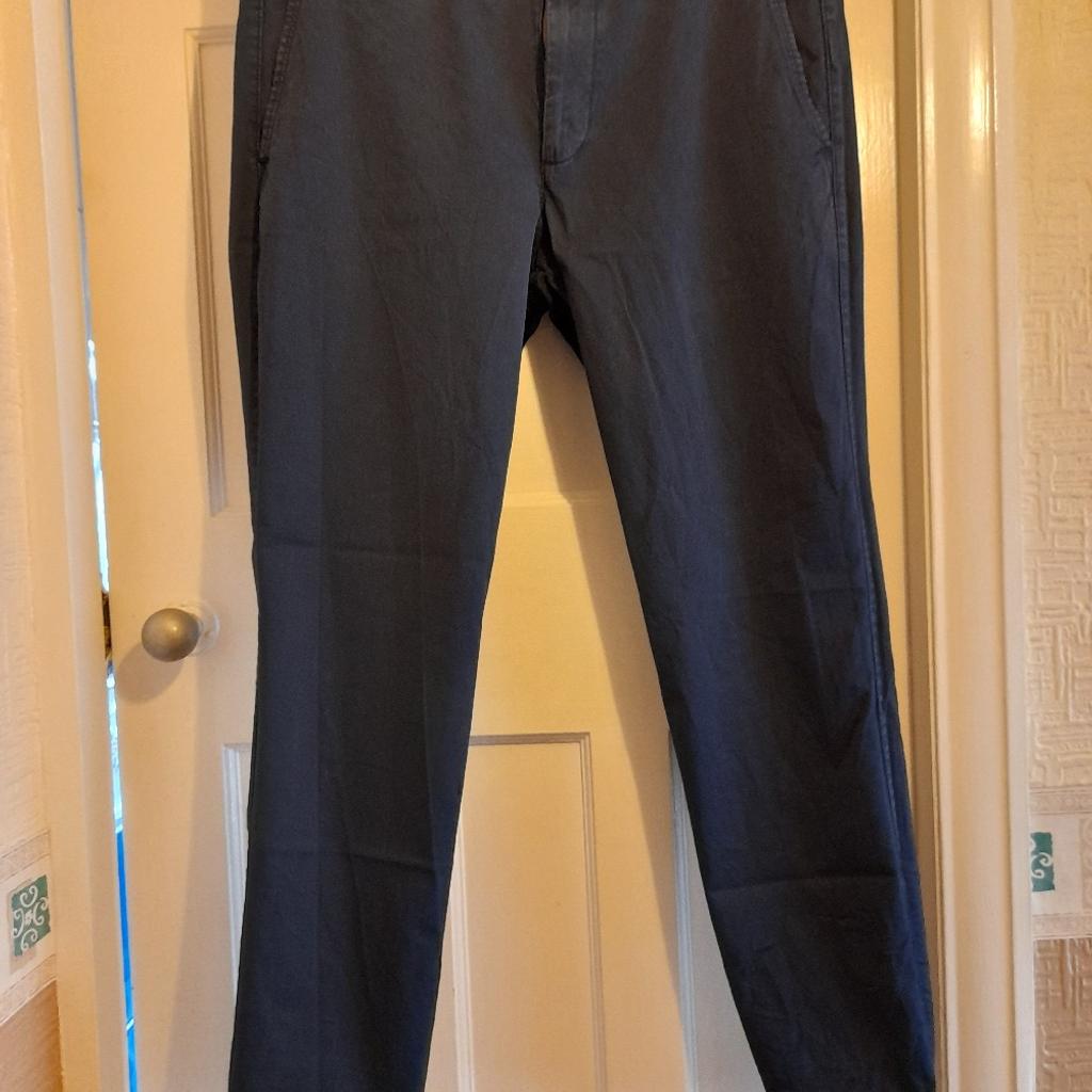 Navy cotton chino style .
Good cond.
fy3 layton to collect or can post