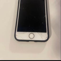 biete hier ein iphone 8 in der Farbe Roségold an es ist defekt wie man sieht aber man kann es bestimmt reparieren lassen. Ich hätte gerne noch so 30-40€ dafür….