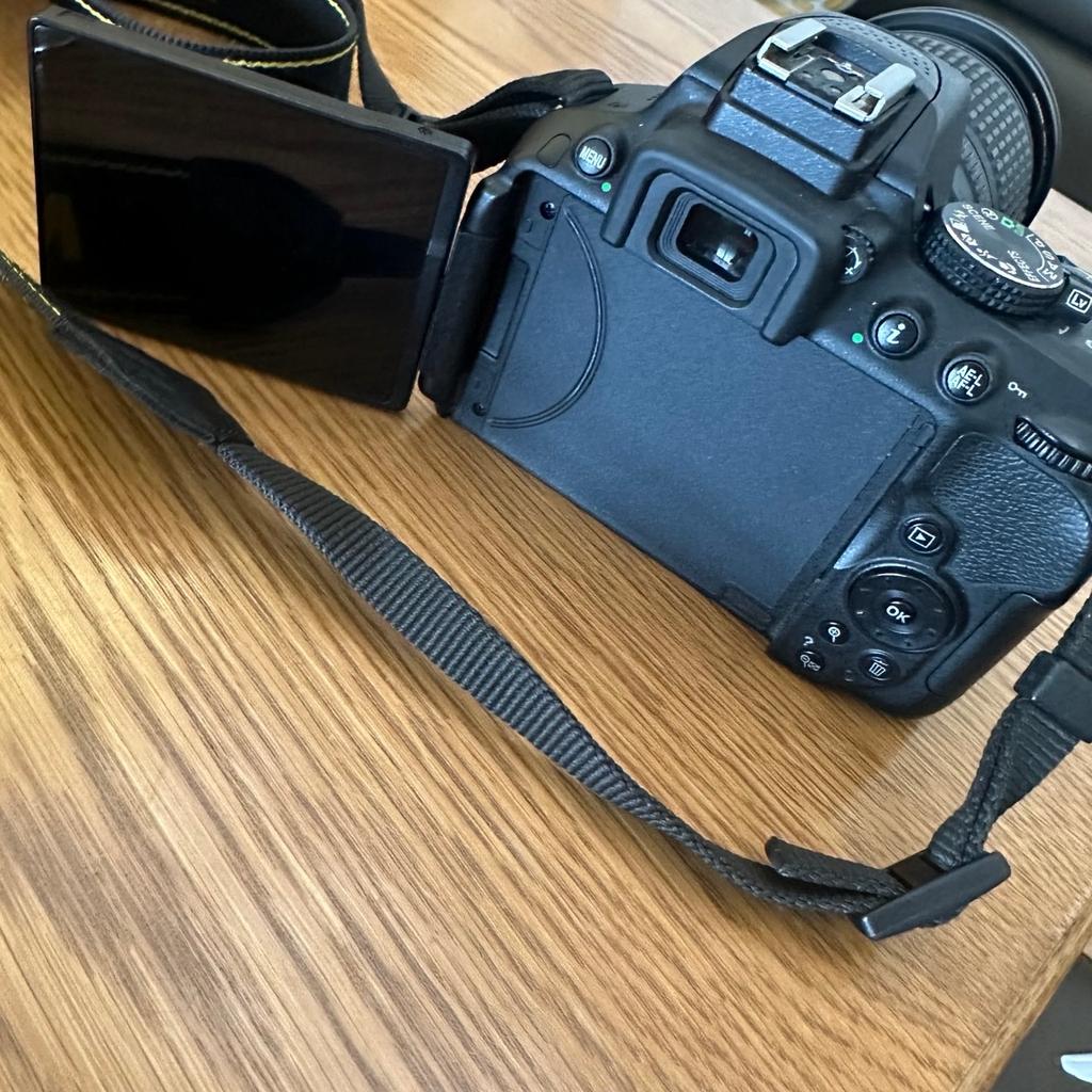 verkaufe diese Spiegelreflexkamera Nikon D5300 AF-S Nikkor 18-105 Brennweite . Kamera ist mit 2 Akkus und Ladegerät und Tasche . Kamera wurde selten genutzt und ist technich und optisch in einwandfreiem Zustand.
keine Garantie oder Rücknahme da es sich um einen privaten Verkauf handelt.