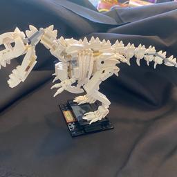 Lego dinosaur fossils set comprising T-Rex, Triceratops and Pterosaurs including figures and accessories. Set is complete, with instructions and boxed in original packaging. 
Collection only.