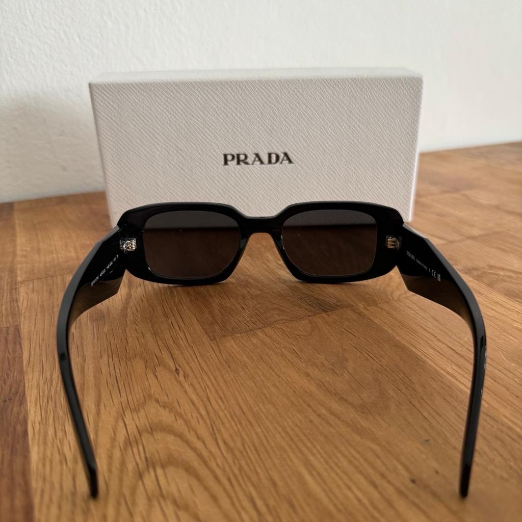 Zum abgeben ist eine neue Sonnenbrille der Firma Prada.
NEU und ungetragen mit Rechnung natürlich.

Bei ernsthaften Interesse einfach eine Narricht.