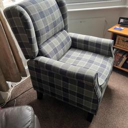 Recliner Chair, 7 mths old. 
Excellent condition
Ideal if you need an upright sitting position. 
Side Wings detach
Back comes off
Legs remove
Easy to take in large car. 
Collection only
SE18 1QR
It cost £200
No Offers
£50