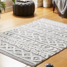 HMC Skandi Alhambra Anthra Modern Rug

Size 133cm x 133cm 

Brand new still sealed in plastic roll 
2 available 

NO POSTAGE BUYER MUST COLLECT 
Due to size and weight collection only
Collection from Peterlee (SR8) 
RRP - £60