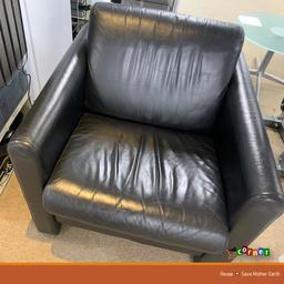 Sofa Lounge Chair Square Armchair Black 

Size Approx: TBC The Structure Is In Stable Condition 

Good Condition 

Made Of Leather 

Collection SW16 Norbury