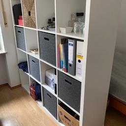Schrank von IKEA Mit 4x4 Fächern und 6 Boxen zum verstauen von Gegenständen 

Selbstabholung