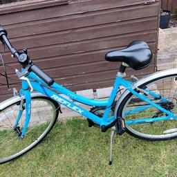 fully serviced,
new grips, new rear brake blocks.
new comfy seat with spring.
6 gears
700c wheels
fully pumped and ready to ride away
very light weight
comes with quality D lock with 1 key