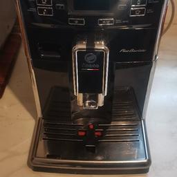 Sehr gut erhalten Kaffevollautomat 
Funktioniert alls tadellos 
Wenig benutzt vor kurzem komplett sauber gemacht 
Es fehlt nur noch die Milchkanne 
Für mehr Info einfach melden