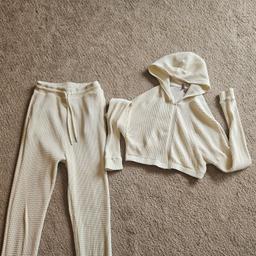 ASOS
Pale Yellow / Lemon
Waffle
Co-Ord
Tracksuit
Joggers & Crop Zip Up hooded jacket.
Size Uk 8
Very good condition