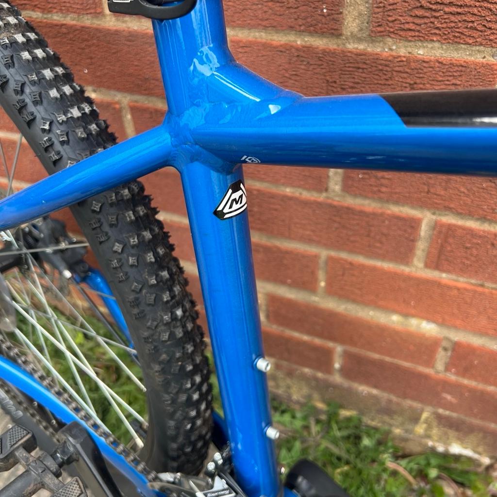 Merida Big 7 15 Mountain Bike 17.5” (M) Frame 27.5” Wheels Blue

17.5” Frame
27.5” Wheels
24 Speed (3x8)

Brakes are sharp
Gears all fully functional
Tyre tread is great

Shimano Hydraulic Brakes
Shimano Altus Groupset

Generally speaking the frame is in good condition, does have a few light scratches/marks/blemishes.

Mechanically spot on, no issues.

Ready to be ridden!

£265 ono

No silly offers
No time wasters
No scammers

Local delivery can be arranged for a small fee

Thanks for looking!