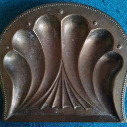 Late Victorian/early Edwardian pressed brass crumb tray. 

9" wide, 9" deep, lovely decoration, prop, display.

£10.00 + p&p