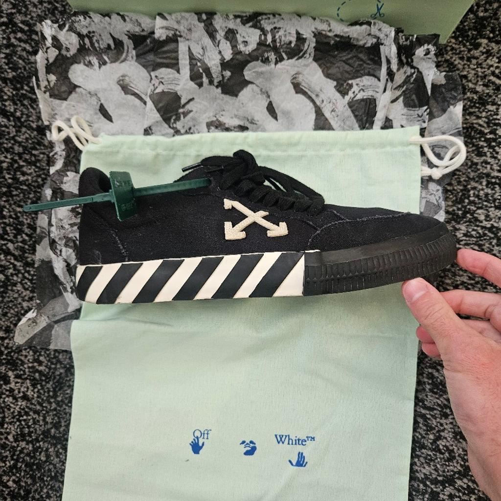Off white vulcan trainers like brand new only worn twice, comes with original box and bag with tags and labels in the box
