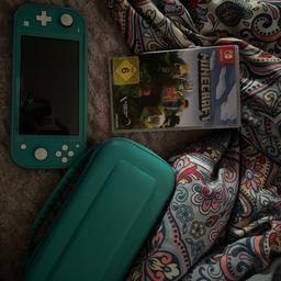 Verkaufe meine 2 Jahre alte Nintendo Switch lite. Sie wurde kaum benutz wurde die ganze Zeit mit Hülle und Panzerglas benutzt. Mit dabei ist ein Spiele und Hülle und eine Tasche siehe Foto. Original Verpackung und Ladekabel ist vorhanden.