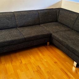 Verkaufe diese Couch! Sie ist im guten Zustand.

Maße:
Breite: 2,55m
Länge: 2m
Sitztiefe: 95cm
Höhe :73cm

Nur Selbstabholer

Preis VB

Privatverkauf,keine Rücknahme möglich