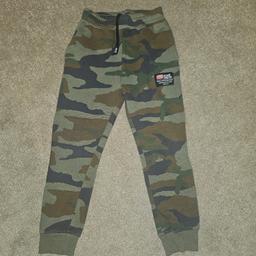 eckō unltd 
Green. Brown. Khaki. 
Joggers
Tracksuit Bottoms 
Age 10-11 Years
very good condition