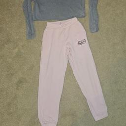 Barbie Outfit / Set
Joggers and top
Fits UK 8

Zara
Pink
Barbie
Joggers - Jogging Bottoms
Size Small

Grey
Distressed 
Barbie
Long Sleeve
Cropped 
Oversized would fit uk 6-10
T shirt
Size Xs 6/8
top has small holes shown in pic