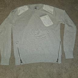 883 Police
Sweatshirt
Jumper
Long Sleeve
Grey & Cream
Pocket
Zip detail
Size Medium
Very good condition