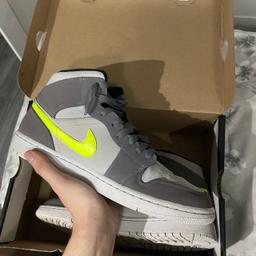 Air Jordan 1 Mids - Gunsmoke Volt 
Mens, Used Trainers but cleaned up very nicely, Comes in original box with the extra laces