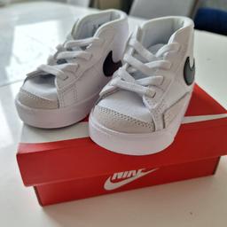 Verkaufe Babyschuhe von Nike
Grösse 10cm
NEU