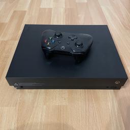 Neuwertige Xbox One X mit Controller