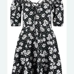 Size 12 Ladies Gorgeous Boohoo Black/Multi Lace up Front Floral Print Skater Fashion Dress £2.99…Strood Collection or Post A/E…💕

Check out my other items…💕

Message me if wanting multi items save on postage…💕