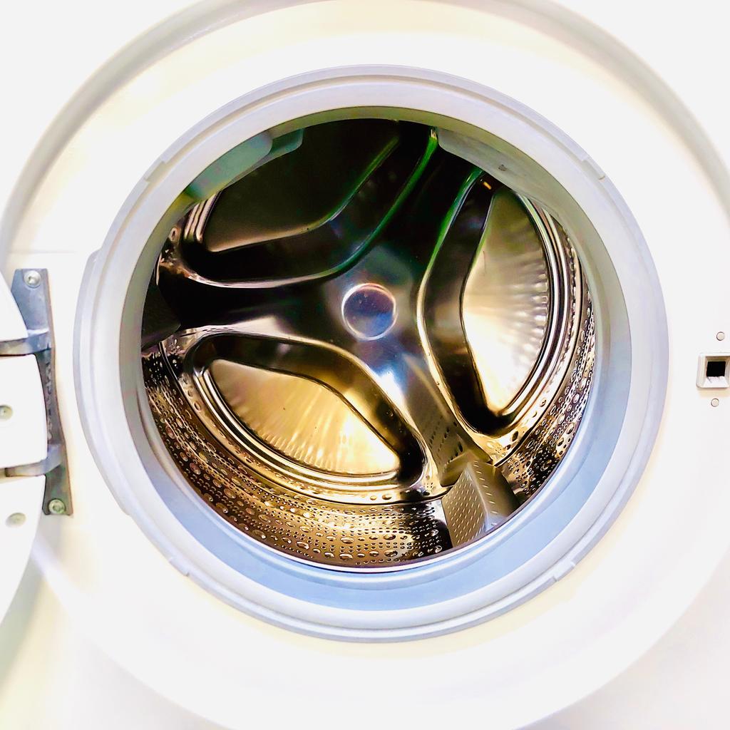 Willkommen bei Waschmaschine Nürnberg!

Entdecken Sie die Effizienz und Leistung unserer hochwertigen Waschmaschinen von Siemens iQ500. Vertrauen Sie auf Qualität und Zuverlässigkeit für die perfekte Pflege Ihrer Wäsche.

⭐ Produktinformationen:
- Modell: WM14Q340
- Geprüft und gereinigt, voll funktionsfähig.
- 1 Jahr Gewährleistung.

‼️Gerätemaße (H x B x T): 84,8 cm oder (82 cm ohne Deckel) x 59,8 cm x 55,0 cm 
ℹ️ Mehr Infos auf unserer Website: 
☎️Telefon: 01632563493

✈️ Lieferung gegen Aufpreis möglich.
⚒ Anschluss: 10 Euro.
♻️ Altgerätemitnahme: Kostenlos.

ℹ︎**Beschreibung:**
* Energieeffizienzklasse A+++
* 1-7 kg Edelstahltrommel
* Hochwertige Edelstahltrommel für 1-7 kg Wäscheladung.
* 1400 Touren