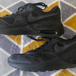 Size 5 Junior Nike Air Max Excee Black Fashion Trainers General Wear & Tear £7.99….Strood Collection or Post A/E…💕

Check out my other items…💕

Message me if wanting multi items save on postage…💕