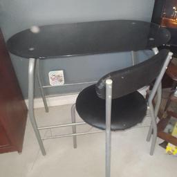 nice stylish table and chair
open to nearest offer
collection only WV4 area