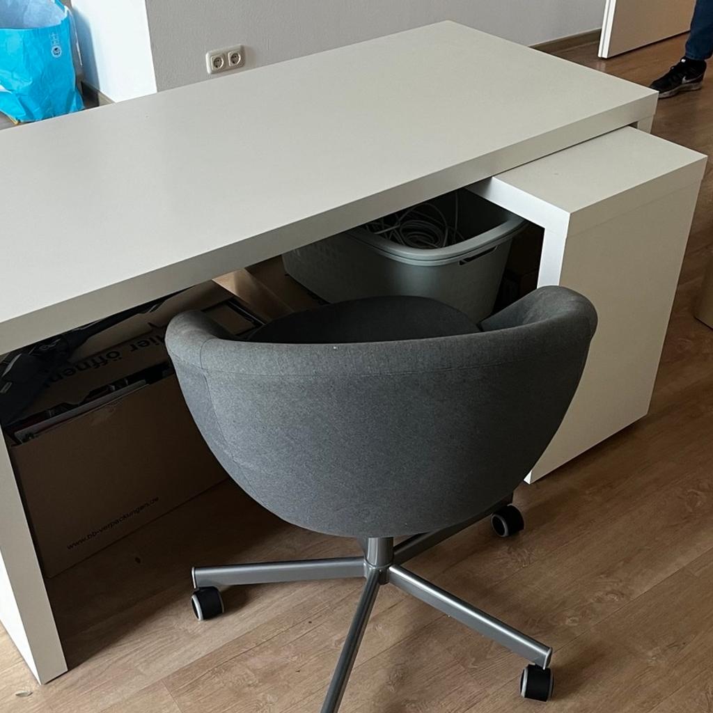 Malm Schreibtisch mit Ausziehplatte Ikea mit Stuhl
151x65cm
Festpreis
Nur Abholung