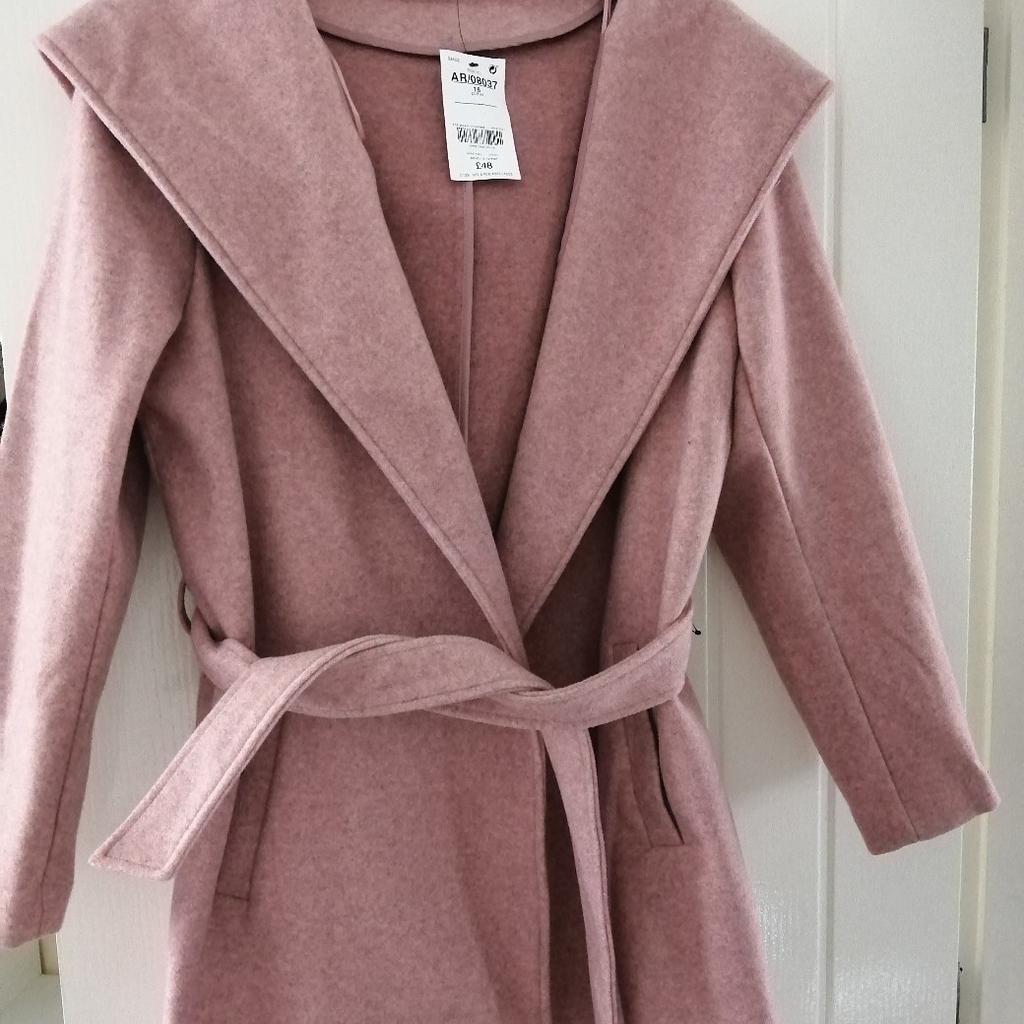 Ladies hooded and belted coat.
Size 16.
From next.
Brand new with tags.
Rose pink in colour
Machine washable
From a clean, pet and smoke free home.
Excellent condition.