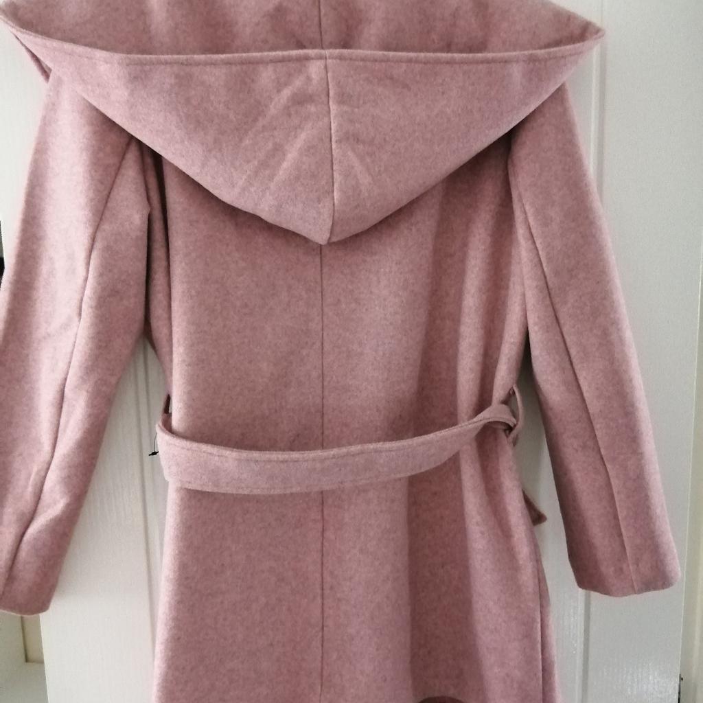 Ladies hooded and belted coat.
Size 16.
From next.
Brand new with tags.
Rose pink in colour
Machine washable
From a clean, pet and smoke free home.
Excellent condition.