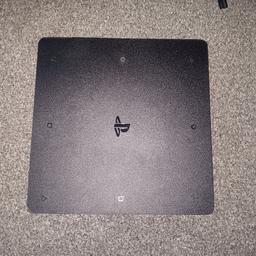 Verkaufe hier meine PlayStation 4.
Sie ist in einem sehr guten Zustand und funktioniert einwandfrei. 
Sie wird verkauft weil sie nicht mehr benötigt wird.