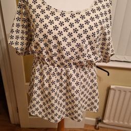 shein curve 
size 1xl (18) 
never worn 
100% polyester