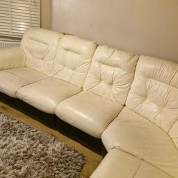 Paid £1800
Quick sale £350

Cream & black

100% full leather

Cushions included if you want them

Could do with a leather clean. I just don't have time, has a few marks and average wear. Still has loads of wear left.

If I remember correctly it comes apart in 3x pieces

I need quick sell as before my new sofa comes.

First to see will buy

Based in N10

Length 250x175
Arm to feet 60 cm
Seat depth 58cm
Height 90cm

Collection only