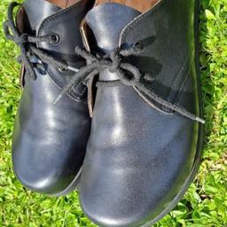 Verkaufe fast neuen Waldviertler Schuh
Kommod Classic
Farbe Schwarz
Größe 43
Np Staudinger/ Gea 155 Euro
