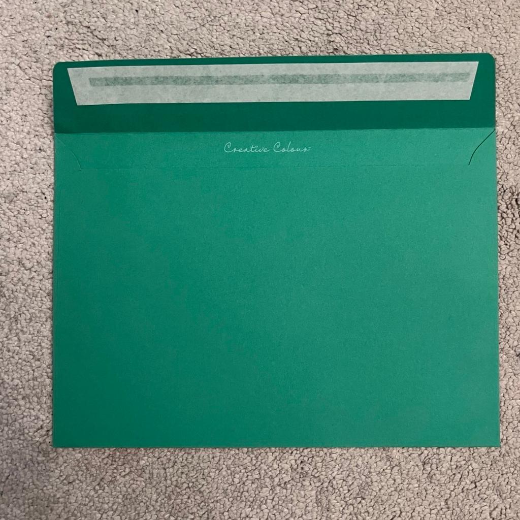 20 Peel and seal envelopes.
Next to a page of A4 paper for idea of size.
Fits A5 size (half on A4)
Measurements 162 x 229mm
Great for crafts.
Collection only from SE3