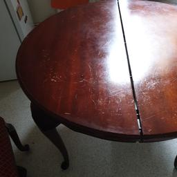 Extendable Dinner Table comes with 6 chairs but 2 need some work otherwise in good condition. Dining table has some scratches. £20 for quick sale no reasonable offer refuse.